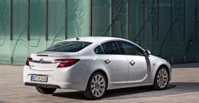 Opel Insignia получил два новых 4-х цилиндровых дизеля и обновление Intellilink